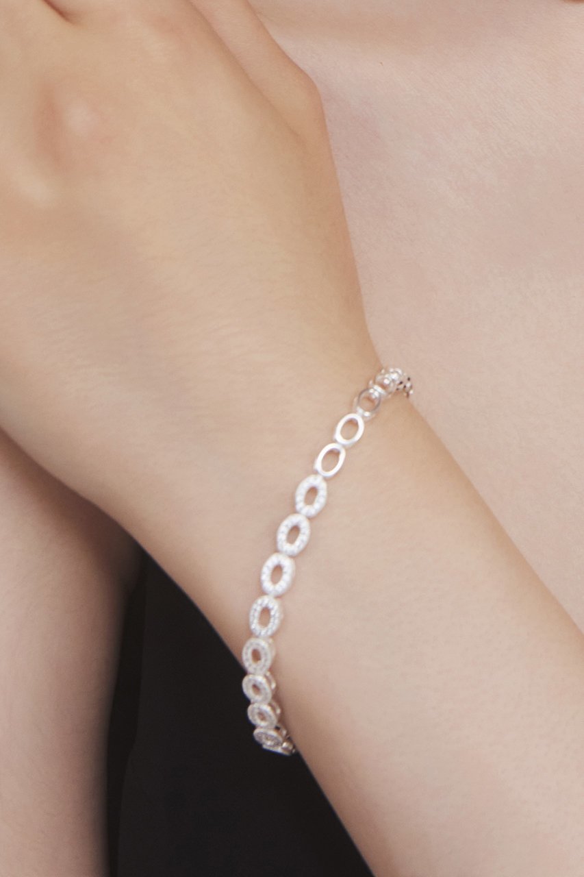 【クイップ クエイント/quip queint】のglister oval ブレスレット 人気、トレンドファッション・服の通販 founy(ファニー) 　ファッション　Fashion　レディースファッション　Fashion for Women　ジュエリー　Jewelry　チェーン＆カフブレスレット　Cuff & Chain Bracelets　バングル・カフブレスレット　Bangles & Cuff Bracelets　クール　Cool, Chic　シルバー　Silver, Metallic Silver　ジャケット　Jacket, Outerwear　ストーン　Stone, Gem-Like　ブレスレット　Bracelet, Wristband　モダン　Modern, Contemporary　モチーフ　Motif, Design Theme　リュクス　Luxury, Elegant, High-End, Chic　other-2|ID: prp329100004230927 ipo3291000000035530395