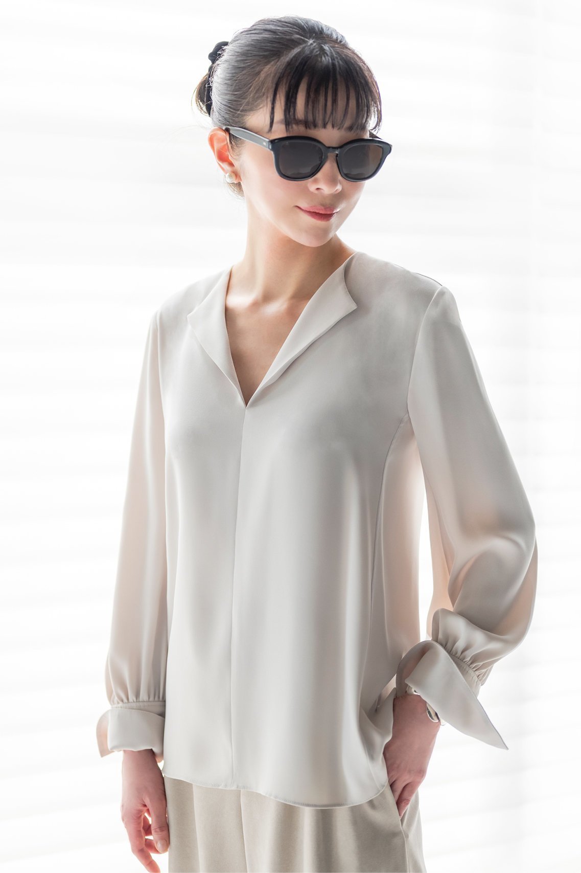 【デイジーリン/DAISY LIN】のDaisy Sophisticated Blouse 人気、トレンドファッション・服の通販 founy(ファニー) 　ファッション　Fashion　レディースファッション　Fashion for Women　トップス・カットソー　Cut & Sew Tops　シャツ・ブラウス・オフィスカジュアル　Elegant Blouses & Button-Ups　ウォッシャブル　Machine Washable　カフス　Cuff Design　サテン　Satin, Glossy Fabric　ストレッチ　Stretch, Stretchy Fabric　スリット　Slit, Slit Detail　スリーブ　Sleeve, Long Sleeve / Short Sleeve　ドレープ　Drape, Draping Fabric　バランス　Balance, Style Balance　パウダー　Powder, Soft Tone　ベーシック　Basic, Essential　ロング　Long, Long-Length　other-6|ID: prp329100004231832 ipo3291000000035823226