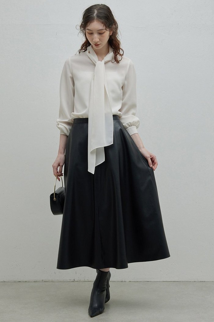 【ガリャルダガランテ/GALLARDAGALANTE】のフィネスボウタイブラウス2 インテリア・キッズ・メンズ・レディースファッション・服の通販 founy(ファニー) https://founy.com/ ファッション Fashion レディースファッション Fashion for Women トップス・カットソー Cut & Sew Tops シャツ・ブラウス・オフィスカジュアル Elegant Blouses & Button-Ups スウェット / スエット Sweatshirt, Sweatwear スリーブ Sleeve, Long Sleeve / Short Sleeve ベーシック Basic, Essential リボン Ribbon, Bow ロング Long, Long-Length 人気 Popular, Best Seller 再入荷 Restock / Back in Stock |ID: prp329100004233254 ipo3291000000036400389