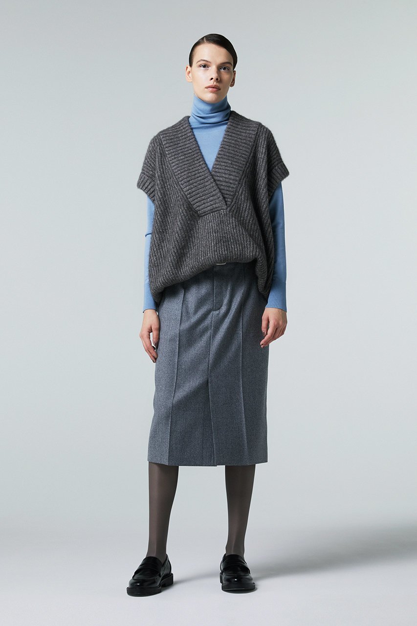 【オーヴィル/EAUVIRE】のヤクウールVネックベスト 人気、トレンドファッション・服の通販 founy(ファニー) 　ファッション　Fashion　レディースファッション　Fashion for Women　トップス・カットソー　Cut & Sew Tops　ニット　Knit Tops & Sweaters　ベスト&ジレ / 重ね着スタイル　Vests & Gilets　カジュアルプルオーバー・ニットトップス　Pullovers & Knit Tops / Casual Pullovers　Vネックトップス　V-Neck Tops / V-Cut Neckline Shirts　なめらか　Smooth, Silky Texture　イタリア　Italy　インナー　Innerwear　ベスト　Vest, Waistcoat　ワイド　Wide, Wide Fit　畦　Ribbed Knit　other-8|ID: prp329100004238256 ipo3291000000035924509