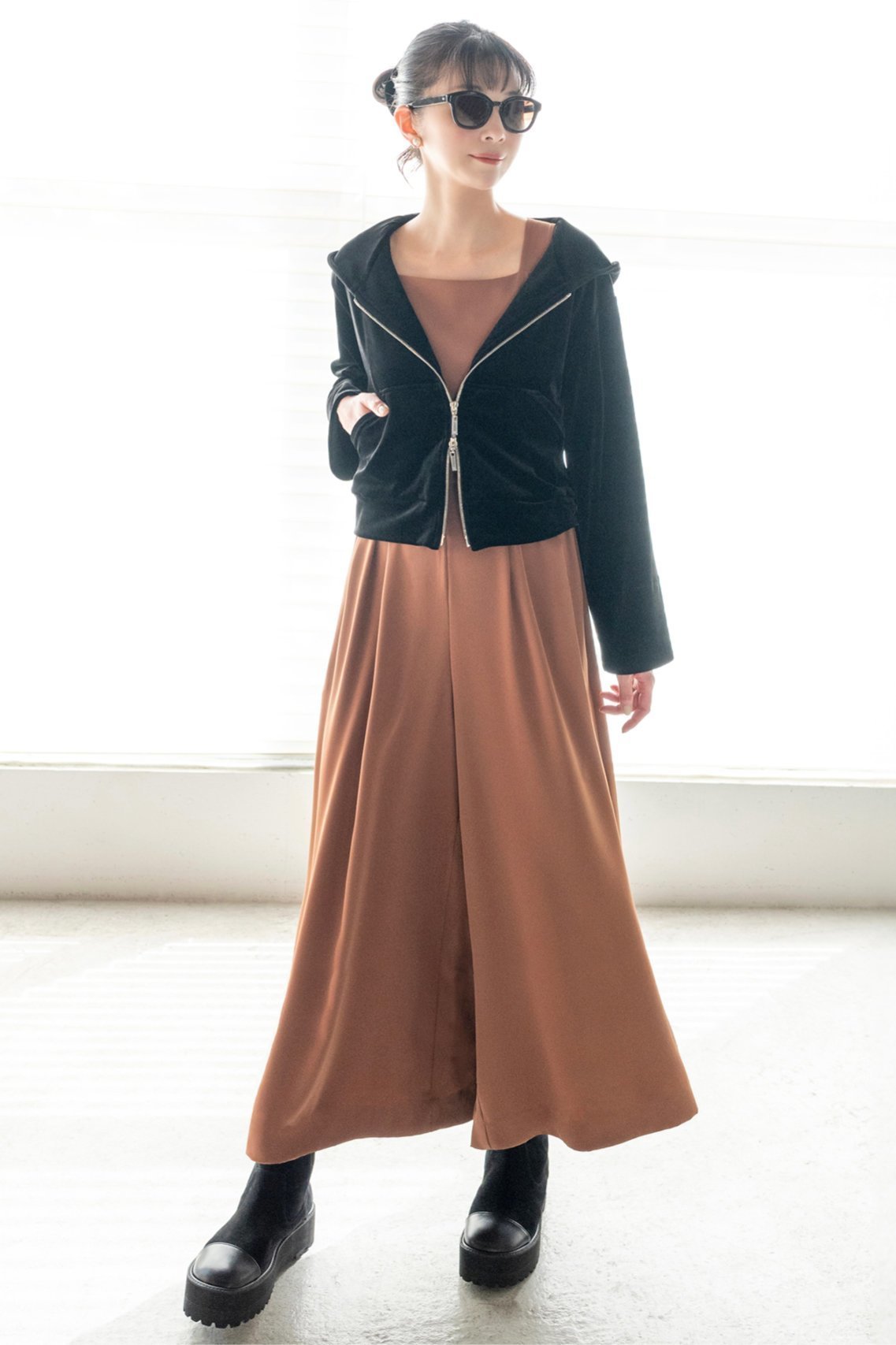 【デイジーリン/DAISY LIN】のDaisy Velour “LUXURY PARKA” 人気、トレンドファッション・服の通販 founy(ファニー) 　ファッション　Fashion　レディースファッション　Fashion for Women　トップス・カットソー　Cut & Sew Tops　シャツ・ブラウス・オフィスカジュアル　Elegant Blouses & Button-Ups　レディースパーカー・カジュアルフーディー　Casual Hoodies & Sweatshirts　ロングTシャツ・Tシャツ　Longline T-Shirts & Tees　スウェット・クルーネックトップス　Sweatshirts & Crewnecks / Relaxed Fit Sweat Tops　カットソー・ベーシックTシャツ　Cut-and-Sewn Tops / Stretch Tees & Basics　ベロアトップス　Velour Tops / Velvet-Look Items　おすすめ　Recommended / Our Picks　なめらか　Smooth, Silky Texture　ウォッシャブル　Machine Washable　エレガント 上品　Elegant　シルバー　Silver, Metallic Silver　ボトム　Bottoms, Lower Wear　other-5|ID: prp329100004240658 ipo3291000000032892264