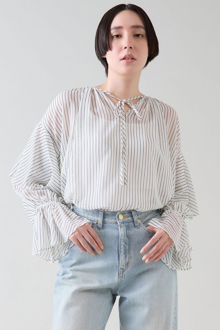 【マルティニーク/martinique】のシフォンギャザーブラウス インテリア・キッズ・メンズ・レディースファッション・服の通販 founy(ファニー) https://founy.com/ ファッション Fashion レディースファッション Fashion for Women トップス・カットソー Cut & Sew Tops シャツ・ブラウス・オフィスカジュアル Elegant Blouses & Button-Ups おすすめ Recommended / Our Picks ギャザー Gathered, Ruffled シフォン Chiffon, Lightweight Fabric スリーブ Sleeve, Long Sleeve / Short Sleeve デニム Denim, Jeans Material フェミニン Feminine, Girly フリル Frill, Ruffle ボトム Bottoms, Lower Wear ロング Long, Long-Length |ID: prp329100004240719 ipo3291000000035041707