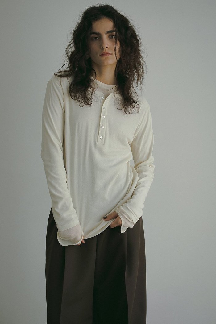 【エトレトウキョウ/ETRE TOKYO】のヘンリーネックレイヤードセットロンTee インテリア・キッズ・メンズ・レディースファッション・服の通販 founy(ファニー) https://founy.com/ ファッション Fashion レディースファッション Fashion for Women トップス・カットソー Cut & Sew Tops シャツ・ブラウス・オフィスカジュアル Elegant Blouses & Button-Ups ロングTシャツ・Tシャツ Longline T-Shirts & Tees カットソー・ベーシックTシャツ Cut-and-Sewn Tops / Stretch Tees & Basics インナー Innerwear カットソー Cut and Sewn Top シアー Sheer, See-Through スリーブ Sleeve, Long Sleeve / Short Sleeve リラックス Relax, Relaxed Fit ロング Long, Long-Length 定番 Standard, Basic Item |ID: prp329100004242066 ipo3291000000032890850