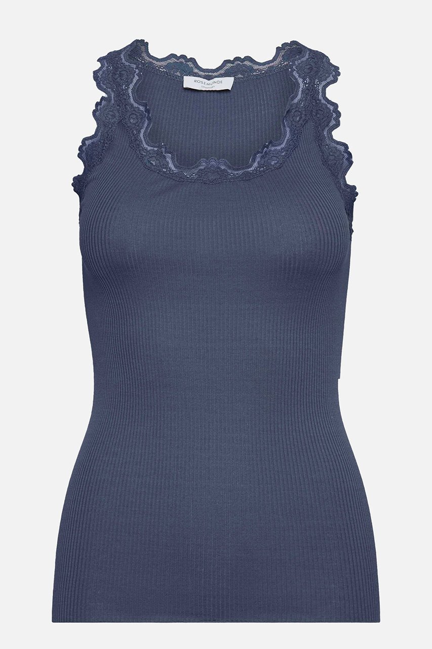 【ロサムンド/ROSEMUNDE】のレース付きタンクトップ シルクコットン インテリア・キッズ・メンズ・レディースファッション・服の通販 founy(ファニー) 　ファッション　Fashion　レディースファッション　Fashion for Women　トップス・カットソー　Cut & Sew Tops　キャミソール&ノースリーブ　Camisoles & Sleeveless Tops　シャツ・ブラウス・オフィスカジュアル　Elegant Blouses & Button-Ups　ロングTシャツ・Tシャツ　Longline T-Shirts & Tees　カットソー・ベーシックTシャツ　Cut-and-Sewn Tops / Stretch Tees & Basics　キャミソール　Camisole, Spaghetti Strap Top　シルク　Silk, 100% Silk　タンク　Tank Top, Sleeveless Top　フィット　Fit, Slim Fit　フェミニン　Feminine, Girly　フリル　Frill, Ruffle　ホリデーシーズン　Holiday Season　ホールガーメント　WholeGarment, Seamless Knit　レース　Lace, Lace Fabric　冬　Winter / This Winter　夏　Summer　トゥルーーネイビー|ID: prp329100004242074 ipo3291000000032891336