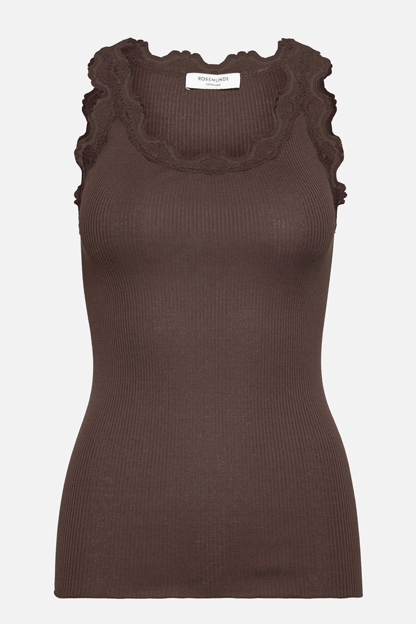 【ロサムンド/ROSEMUNDE】のレース付きタンクトップ シルクコットン インテリア・キッズ・メンズ・レディースファッション・服の通販 founy(ファニー) 　ファッション　Fashion　レディースファッション　Fashion for Women　トップス・カットソー　Cut & Sew Tops　キャミソール&ノースリーブ　Camisoles & Sleeveless Tops　シャツ・ブラウス・オフィスカジュアル　Elegant Blouses & Button-Ups　ロングTシャツ・Tシャツ　Longline T-Shirts & Tees　カットソー・ベーシックTシャツ　Cut-and-Sewn Tops / Stretch Tees & Basics　キャミソール　Camisole, Spaghetti Strap Top　シルク　Silk, 100% Silk　タンク　Tank Top, Sleeveless Top　フィット　Fit, Slim Fit　フェミニン　Feminine, Girly　フリル　Frill, Ruffle　ホリデーシーズン　Holiday Season　ホールガーメント　WholeGarment, Seamless Knit　レース　Lace, Lace Fabric　冬　Winter / This Winter　夏　Summer　ホットファッジ|ID: prp329100004242074 ipo3291000000032891360