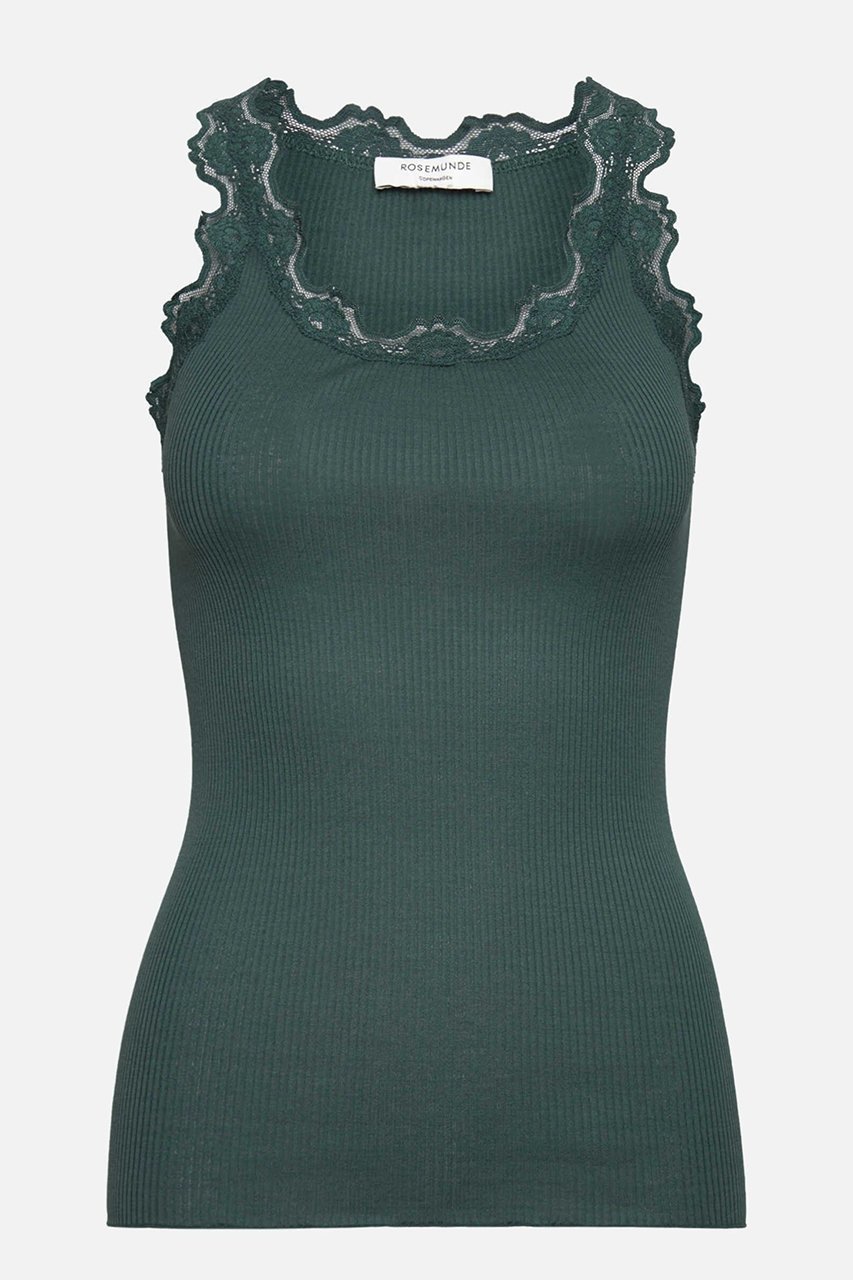 【ロサムンド/ROSEMUNDE】のレース付きタンクトップ シルクコットン インテリア・キッズ・メンズ・レディースファッション・服の通販 founy(ファニー) 　ファッション　Fashion　レディースファッション　Fashion for Women　トップス・カットソー　Cut & Sew Tops　キャミソール&ノースリーブ　Camisoles & Sleeveless Tops　シャツ・ブラウス・オフィスカジュアル　Elegant Blouses & Button-Ups　ロングTシャツ・Tシャツ　Longline T-Shirts & Tees　カットソー・ベーシックTシャツ　Cut-and-Sewn Tops / Stretch Tees & Basics　キャミソール　Camisole, Spaghetti Strap Top　シルク　Silk, 100% Silk　タンク　Tank Top, Sleeveless Top　フィット　Fit, Slim Fit　フェミニン　Feminine, Girly　フリル　Frill, Ruffle　ホリデーシーズン　Holiday Season　ホールガーメント　WholeGarment, Seamless Knit　レース　Lace, Lace Fabric　冬　Winter / This Winter　夏　Summer　シーモス|ID: prp329100004242074 ipo3291000000032891367