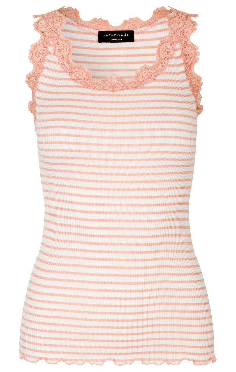 【ロサムンド/ROSEMUNDE】のレース付きタンクトップ シルクコットン インテリア・キッズ・メンズ・レディースファッション・服の通販 founy(ファニー) 　ファッション　Fashion　レディースファッション　Fashion for Women　トップス・カットソー　Cut & Sew Tops　キャミソール&ノースリーブ　Camisoles & Sleeveless Tops　シャツ・ブラウス・オフィスカジュアル　Elegant Blouses & Button-Ups　ロングTシャツ・Tシャツ　Longline T-Shirts & Tees　カットソー・ベーシックTシャツ　Cut-and-Sewn Tops / Stretch Tees & Basics　キャミソール　Camisole, Spaghetti Strap Top　シルク　Silk, 100% Silk　タンク　Tank Top, Sleeveless Top　フィット　Fit, Slim Fit　フェミニン　Feminine, Girly　フリル　Frill, Ruffle　ホリデーシーズン　Holiday Season　ホールガーメント　WholeGarment, Seamless Knit　レース　Lace, Lace Fabric　冬　Winter / This Winter　夏　Summer　アイボリー×ピーチーローズ|ID: prp329100004242074 ipo3291000000032891383