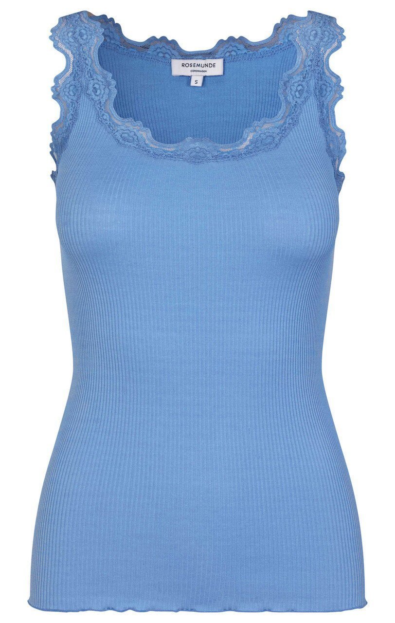 【ロサムンド/ROSEMUNDE】のレース付きタンクトップ シルクコットン インテリア・キッズ・メンズ・レディースファッション・服の通販 founy(ファニー) 　ファッション　Fashion　レディースファッション　Fashion for Women　トップス・カットソー　Cut & Sew Tops　キャミソール&ノースリーブ　Camisoles & Sleeveless Tops　シャツ・ブラウス・オフィスカジュアル　Elegant Blouses & Button-Ups　ロングTシャツ・Tシャツ　Longline T-Shirts & Tees　カットソー・ベーシックTシャツ　Cut-and-Sewn Tops / Stretch Tees & Basics　キャミソール　Camisole, Spaghetti Strap Top　シルク　Silk, 100% Silk　タンク　Tank Top, Sleeveless Top　フィット　Fit, Slim Fit　フェミニン　Feminine, Girly　フリル　Frill, Ruffle　ホリデーシーズン　Holiday Season　ホールガーメント　WholeGarment, Seamless Knit　レース　Lace, Lace Fabric　冬　Winter / This Winter　夏　Summer　ブルーヘブン|ID: prp329100004242074 ipo3291000000032891418
