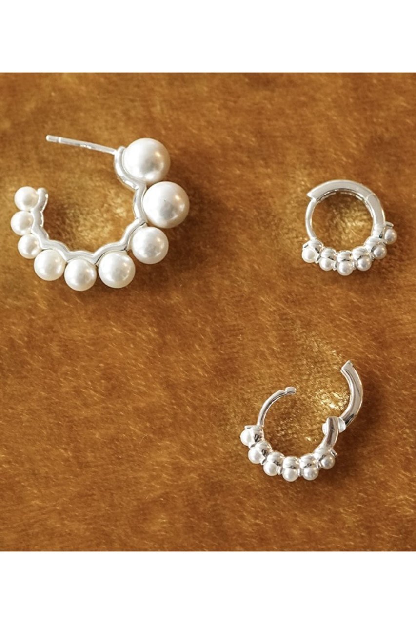 【デイジー ロンドン/DAISY LONDON】のPearl Mini Huggie ピアス シルバー 人気、トレンドファッション・服の通販 founy(ファニー) 　ファッション　Fashion　レディースファッション　WOMEN　ジュエリー　Jewelry　リング　Rings　イヤリング　Earrings　おすすめ　Recommend　イヤリング　Earrings　オケージョン　Occasion　ギフト プレゼント　Gift Present　シルバー　Silver　パール　Pearl　フェミニン　Feminine　other-6|ID: prp329100004259117 ipo3291000000031374817