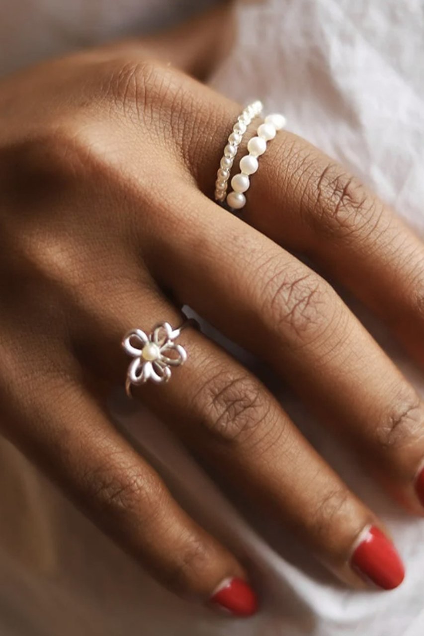 【デイジー ロンドン/DAISY LONDON】のMini Pearl Band リング シルバー 人気、トレンドファッション・服の通販 founy(ファニー) 　ファッション　Fashion　レディースファッション　Fashion for Women　ジュエリー　Jewelry　シルバー　Silver, Metallic Silver　シンプル　Simple, Minimal　パール　Pearl, Pearl Accent　other-2|ID: prp329100004259119 ipo3291000000036177573