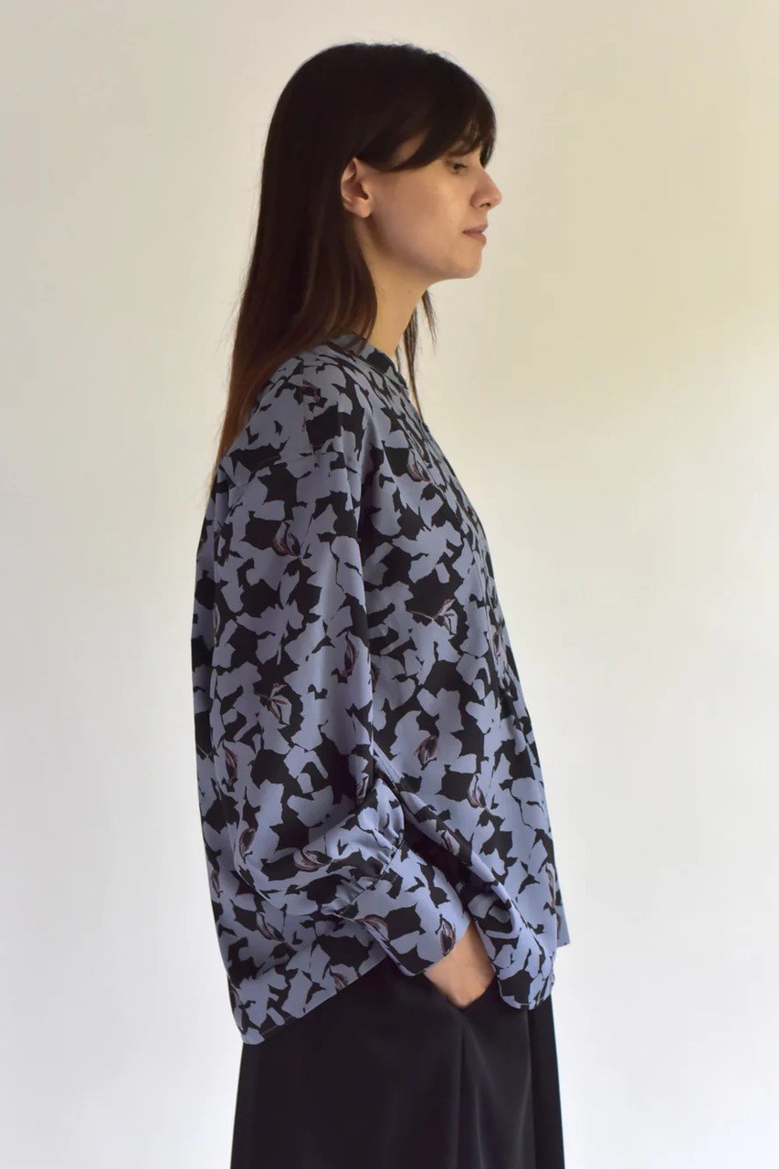 【レリル/lelill】のボタニカルデシンブラウス 人気、トレンドファッション・服の通販 founy(ファニー) 　ファッション　Fashion　レディースファッション　Fashion for Women　トップス・カットソー　Cut & Sew Tops　シャツ・ブラウス・オフィスカジュアル　Elegant Blouses & Button-Ups　シンプル　Simple, Minimal　スリーブ　Sleeve, Long Sleeve / Short Sleeve　ドレープ　Drape, Draping Fabric　リラックス　Relax, Relaxed Fit　ロング　Long, Long-Length　other-7|ID: prp329100004261754 ipo3291000000032915581