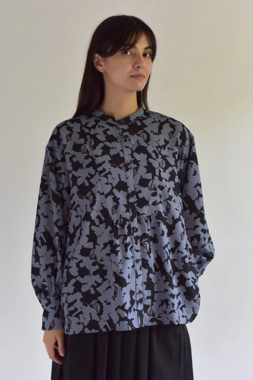 【レリル/lelill】のボタニカルデシンブラウス 人気、トレンドファッション・服の通販 founy(ファニー) 　ファッション　Fashion　レディースファッション　Fashion for Women　トップス・カットソー　Cut & Sew Tops　シャツ・ブラウス・オフィスカジュアル　Elegant Blouses & Button-Ups　シンプル　Simple, Minimal　スリーブ　Sleeve, Long Sleeve / Short Sleeve　ドレープ　Drape, Draping Fabric　リラックス　Relax, Relaxed Fit　ロング　Long, Long-Length　other-8|ID: prp329100004261754 ipo3291000000032915593