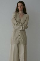 【エトレトウキョウ/ETRE TOKYO】のランダムリブVネックニットカーディガン 人気、トレンドファッション・服の通販 founy(ファニー) ファッション Fashion レディースファッション Fashion for Women トップス・カットソー Cut & Sew Tops ニット Knit Tops & Sweaters カーディガン・羽織り Layered Style Cardigans Vネックトップス V-Neck Tops / V-Cut Neckline Shirts カーディガン Cardigan, Knitwear コンパクト Compact, Small Size シンプル Simple, Minimal ポケット Pocket, Pocket Detail ランダム Random, Irregular ワンポイント One Point, Statement Accent |ID:prp329100004300119