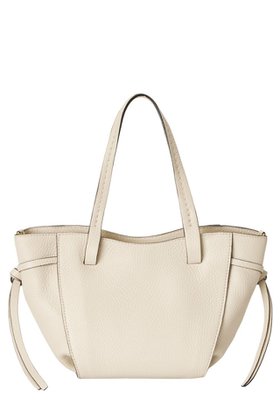 【アナイ/ANAYI】 2WAYショルダーハンド Mバッグ人気、トレンドファッション・服の通販 founy(ファニー) ファッション Fashion レディースファッション Fashion for Women バッグ Bags ショルダー Shoulder, Shoulder Strap ハンド Hand, Handmade フェミニン Feminine, Girly フォルム Silhouette, Form ポケット Pocket, Pocket Detail |ID:prp329100004308217