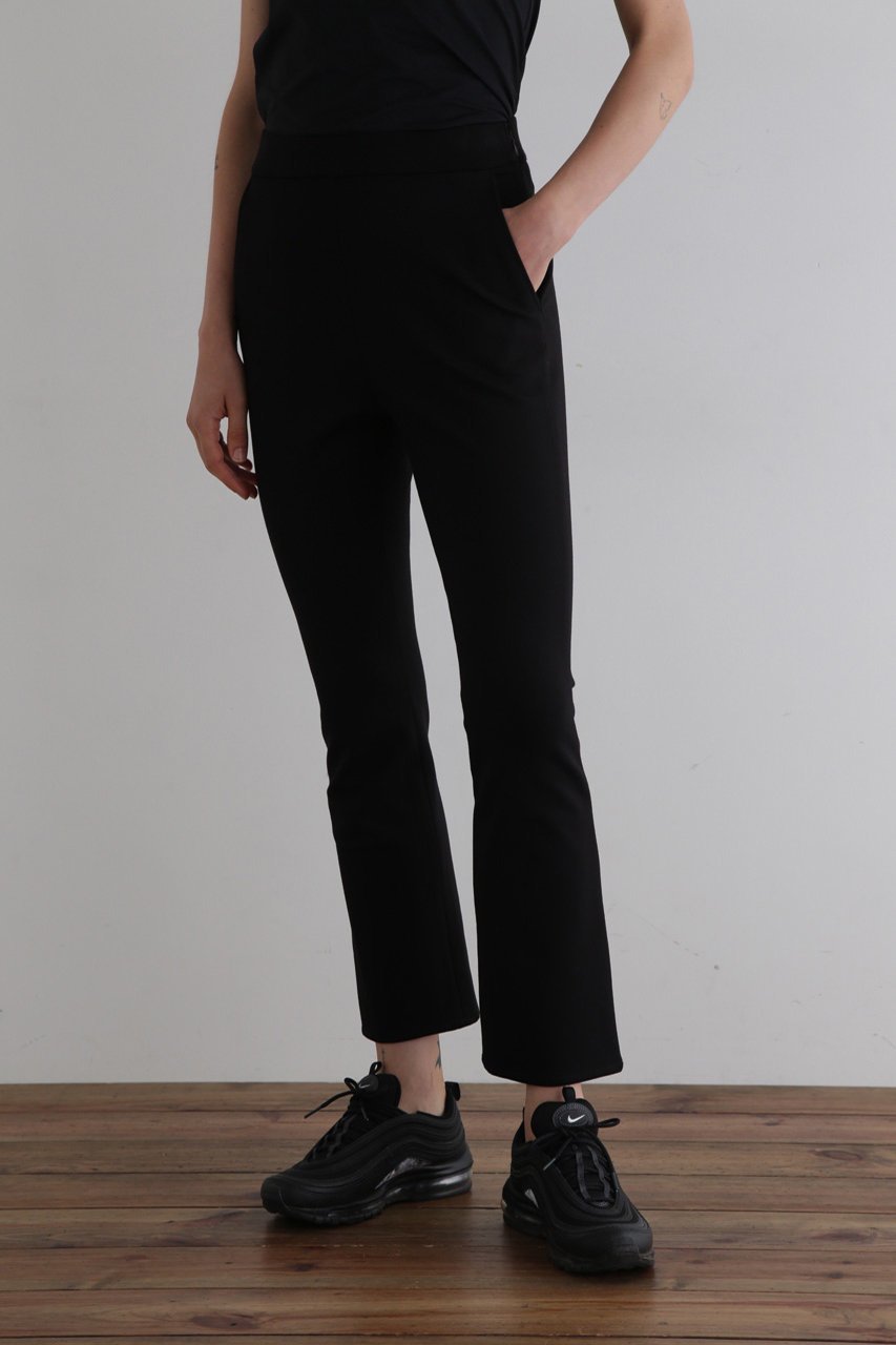 【ル フィル/LE PHIL】の《LE PHIL SPORTS》ストレッチサーモポンチパンツ 人気、トレンドファッション・服の通販 founy(ファニー) 　ファッション　Fashion　レディースファッション　Fashion for Women　パンツ　Pants & Trousers　スポーツウェア　Functional & Stylish Sportswear　スポーツ パンツ　Workout Pants / Training Shorts / Joggers　クロップド　Cropped, Short Length　フレア　Flare, Flared　ポケット　Pocket, Pocket Detail　エレガント 上品　Elegant　other-3|ID: prp329100004309777 ipo3291000000032715790
