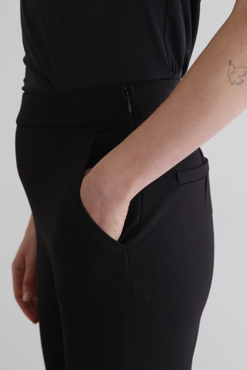 【ル フィル/LE PHIL】の《LE PHIL SPORTS》ストレッチサーモポンチパンツ 人気、トレンドファッション・服の通販 founy(ファニー) 　ファッション　Fashion　レディースファッション　Fashion for Women　パンツ　Pants & Trousers　スポーツウェア　Functional & Stylish Sportswear　スポーツ パンツ　Workout Pants / Training Shorts / Joggers　クロップド　Cropped, Short Length　フレア　Flare, Flared　ポケット　Pocket, Pocket Detail　エレガント 上品　Elegant　other-6|ID: prp329100004309777 ipo3291000000032715793