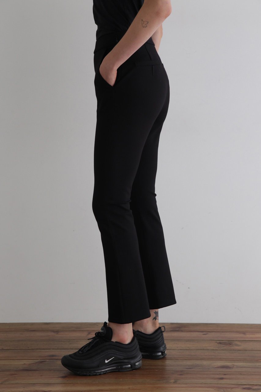 【ル フィル/LE PHIL】の《LE PHIL SPORTS》ストレッチサーモポンチパンツ 人気、トレンドファッション・服の通販 founy(ファニー) 　ファッション　Fashion　レディースファッション　Fashion for Women　パンツ　Pants & Trousers　スポーツウェア　Functional & Stylish Sportswear　スポーツ パンツ　Workout Pants / Training Shorts / Joggers　クロップド　Cropped, Short Length　フレア　Flare, Flared　ポケット　Pocket, Pocket Detail　エレガント 上品　Elegant　other-4|ID: prp329100004309777 ipo3291000000036885404