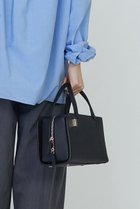 【プルミエ アロンディスモン/1er Arrondissement】の【PUNTI】MATURE 2WAYハンドバッグ 人気、トレンドファッション・服の通販 founy(ファニー) ファッション Fashion レディースファッション WOMEN バッグ Bag 2025年 2025 A/W・秋冬 Aw・Autumn/Winter・Fw・Fall-Winter S/S・春夏 Ss・Spring/Summer イタリア Italy シンプル Simple ハンドバッグ Handbag フォルム Form フォーマル Formal エレガント 上品 Elegant 夏 Summer 春 Spring thumbnail ブラック|ID: prp329100004311635 ipo3291000000029895259