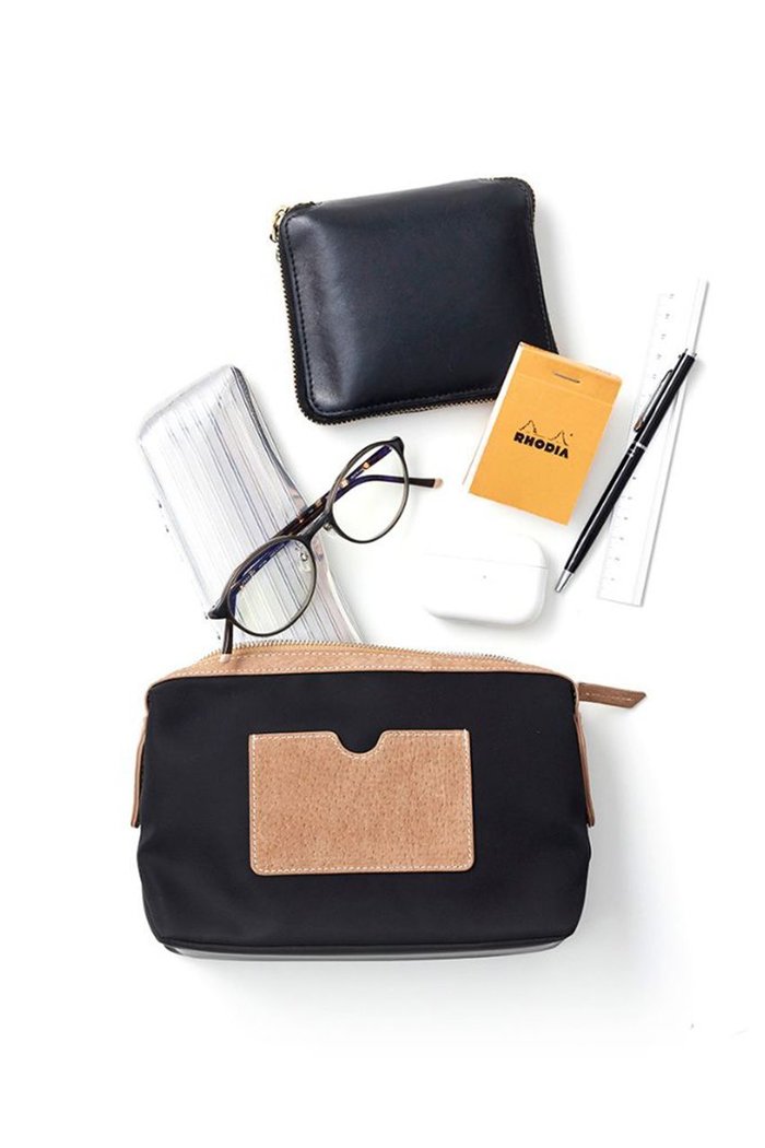 【エジュー/ajew】のsuede cosme pouch インテリア・キッズ・メンズ・レディースファッション・服の通販 founy(ファニー) https://founy.com/ ファッション Fashion レディースファッション Fashion for Women ポーチ&ミニバッグ Pouches & Mini Bags おすすめ Recommended / Our Picks カメラ Camera Accessories ギフト プレゼント Gift / Present トラベル Travel, Travel Gear ドッキング Docking, Mixed Material フロント Front, Front Design ベビー Baby, Babywear ポケット Pocket, Pocket Detail ポーチ Pouch, Small Case |ID: prp329100004314538 ipo3291000000036121448