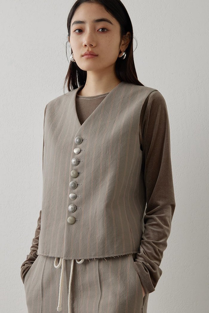 【ウィムガゼット/Whim Gazette】のストライプジレ インテリア・キッズ・メンズ・レディースファッション・服の通販 founy(ファニー) https://founy.com/ ファッション Fashion レディースファッション Fashion for Women アウター Coat / Outerwear Collection レディースジャケット・軽アウター Jackets おすすめ Recommended / Our Picks コンパクト Compact, Small Size ジャケット Jacket, Outerwear ストライプ Stripe, Striped Pattern ベスト Vest, Waistcoat ヴィンテージ Vintage Style エレガント 上品 Elegant |ID: prp329100004320367 ipo3291000000032923859