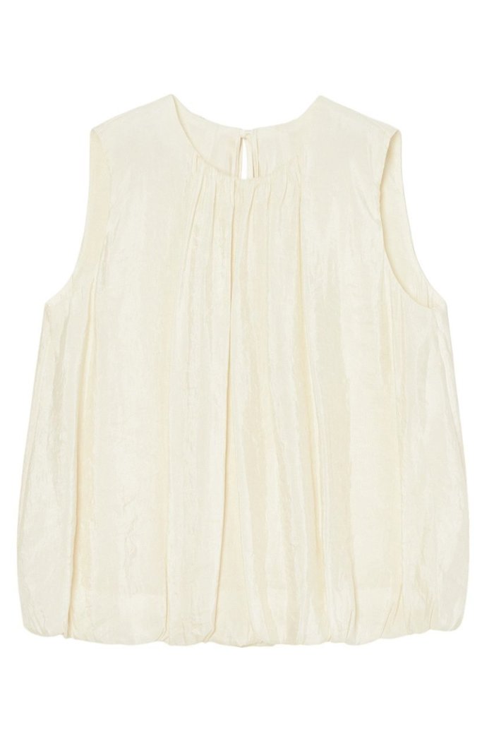 【アナイ/ANAYI】のシルキークレープバルーン ブラウス インテリア・キッズ・メンズ・レディースファッション・服の通販 founy(ファニー) https://founy.com/ ファッション Fashion レディースファッション Fashion for Women トップス・カットソー Cut & Sew Tops キャミソール&ノースリーブ Camisoles & Sleeveless Tops シャツ・ブラウス・オフィスカジュアル Elegant Blouses & Button-Ups おすすめ Recommended / Our Picks インナー Innerwear ジャケット Jacket, Outerwear ノースリーブ Sleeveless, No-Sleeve バルーン Balloon, Balloon Silhouette フェミニン Feminine, Girly リボン Ribbon, Bow エレガント 上品 Elegant 夏 Summer |ID: prp329100004321906 ipo3291000000036028404