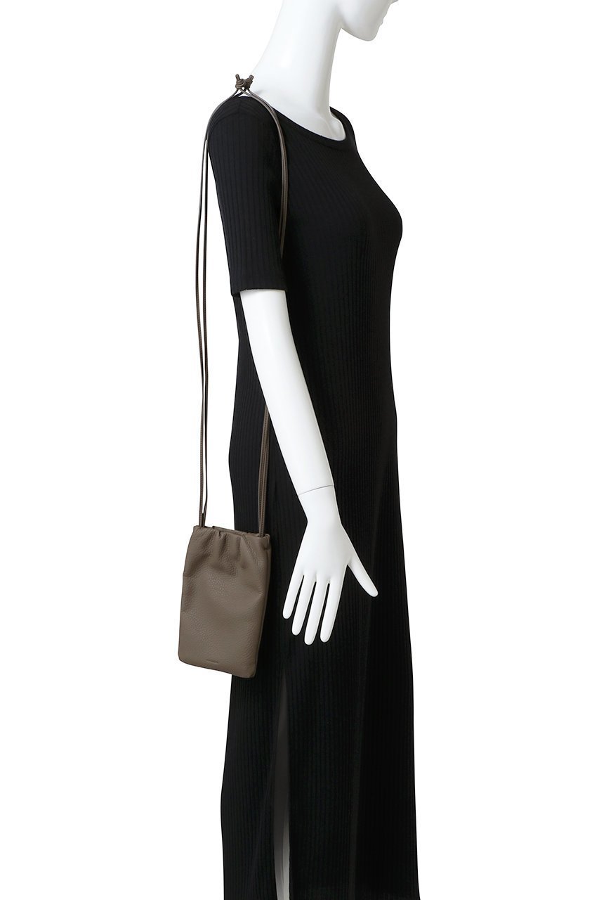 【ザ ロウ/THE ROW】のBOURSE PHONE CASE 人気、トレンドファッション・服の通販 founy(ファニー) ファッション Fashion レディースファッション Fashion for Women 2026年 2026 コンパクト Compact, Small Size ショルダー Shoulder, Shoulder Strap スマート Smart, Elegant ポシェット Pochette, Mini Bag リップ Lip, Lip Motif リュクス Luxury, Elegant, High-End, Chic ロング Long, Long-Length 夏 Summer 春 Spring S/S・春夏 SS, Spring/Summer, Warm Season other-2|ID: prp329100004323547 ipo3291000000034897140