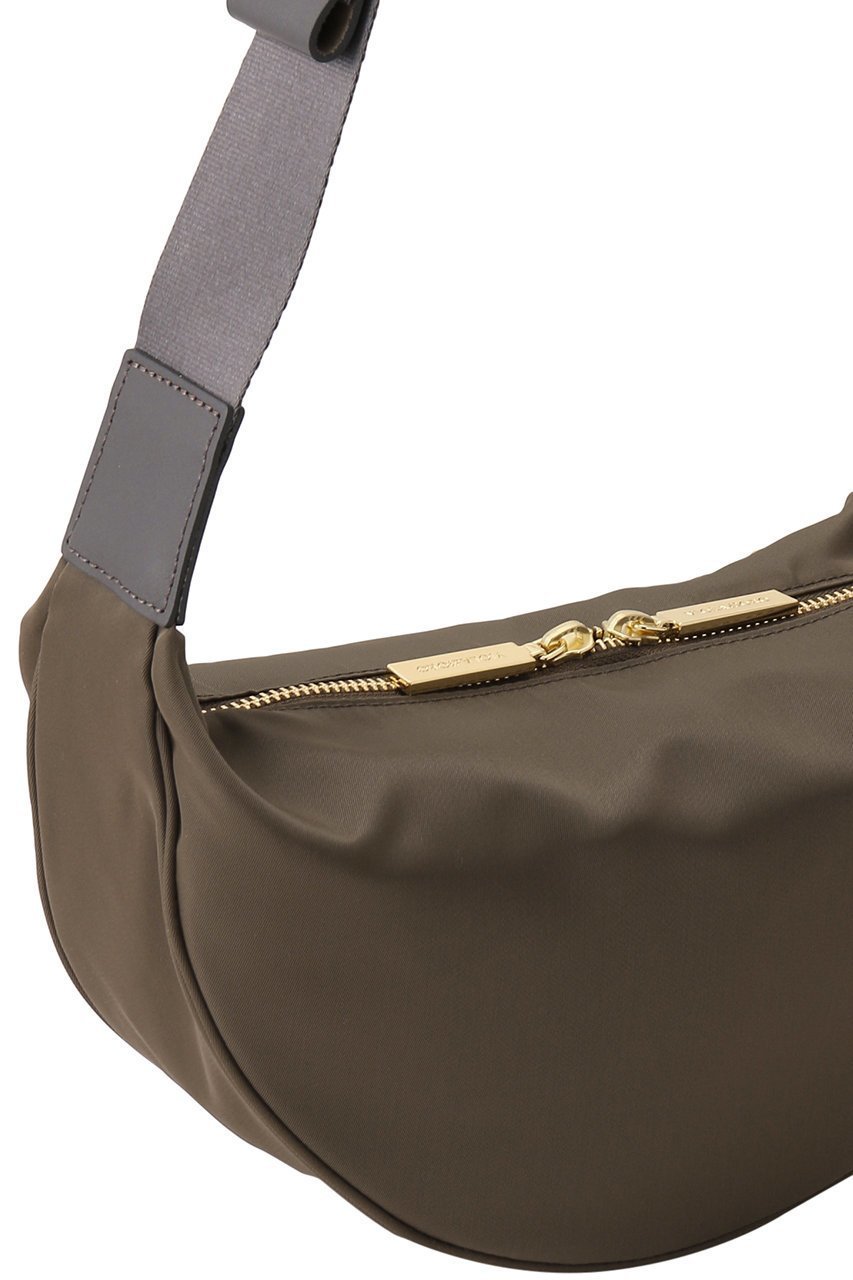【ヴィオラドーロ/VIOLAd'ORO】のBIANCA ナイロンボディバッグ S 大人の最旬トレンドファッション＆コーディネート founy(ファウニー) 　ファッション　Fashion　レディースファッション　Fashion for Women　ポーチ&ミニバッグ　Pouches & Mini Bags　バッグ　Bags　ハーフ　Half, Half-Length　ポケット　Pocket, Pocket Detail　エレガント 上品　Elegant　軽量　Lightweight, Ultra Light　other-4|ID: prp329100004326329 ipo3291000000036693166