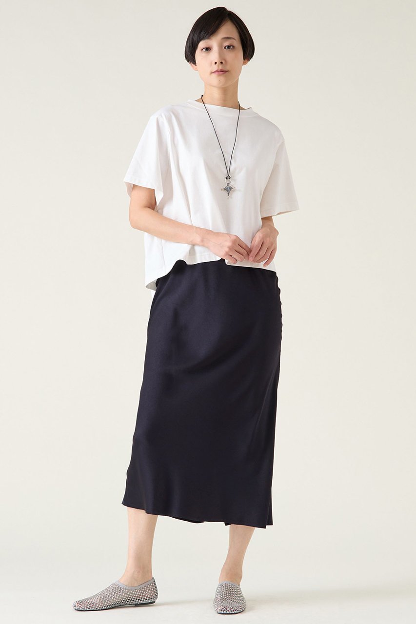 【マルティニーク/martinique】のバックサテンリバーシブルスカート 人気、トレンドファッション・服の通販 founy(ファニー) 　ファッション　Fashion　レディースファッション　Fashion for Women　スカート　Skirts　ロングスカート　Long Skirts / Maxi & Midi Skirts　バッグ　Bags　おすすめ　Recommended / Our Picks　サテン　Satin, Glossy Fabric　ストレッチ　Stretch, Stretchy Fabric　スリット　Slit, Slit Detail　ドレープ　Drape, Draping Fabric　リバーシブル　Reversible, Two-Sided　ロング　Long, Long-Length　other-4|ID: prp329100004338533 ipo3291000000032825624