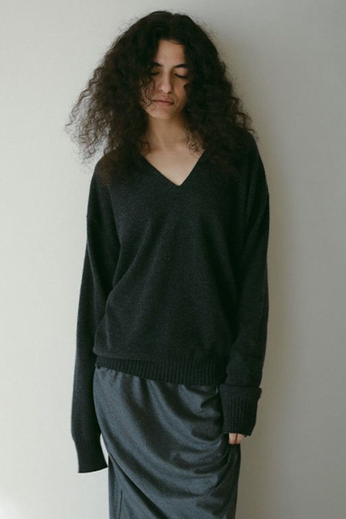 【エトレトウキョウ/ETRE TOKYO】のVネックカシミヤニットプルオーバー インテリア・キッズ・メンズ・レディースファッション・服の通販 founy(ファニー) https://founy.com/ ファッション Fashion レディースファッション Fashion for Women トップス・カットソー Cut & Sew Tops ニット Knit Tops & Sweaters カジュアルプルオーバー・ニットトップス Pullovers & Knit Tops / Casual Pullovers Vネックトップス V-Neck Tops / V-Cut Neckline Shirts おすすめ Recommended / Our Picks なめらか Smooth, Silky Texture アンサンブル Ensemble Set シンプル Simple, Minimal バランス Balance, Style Balance ワイド Wide, Wide Fit エレガント 上品 Elegant |ID: prp329100004343787 ipo3291000000032955539