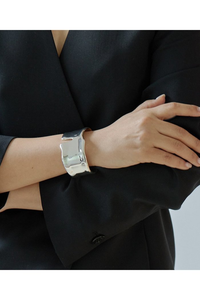 【ウィムガゼット/Whim Gazette】の【Hoaw.】Curvy Bangle インテリア・キッズ・メンズ・レディースファッション・服の通販 founy(ファニー) https://founy.com/ ファッション Fashion レディースファッション WOMEN ジュエリー Jewelry ブレスレット Bracelets バングル Bangles アクセサリー Accessories シューズ Shoes シルバー Silver シンプル Simple バングル Bangle フィット Fit フォルム Form エレガント 上品 Elegant |ID: prp329100004345090 ipo3291000000030328162