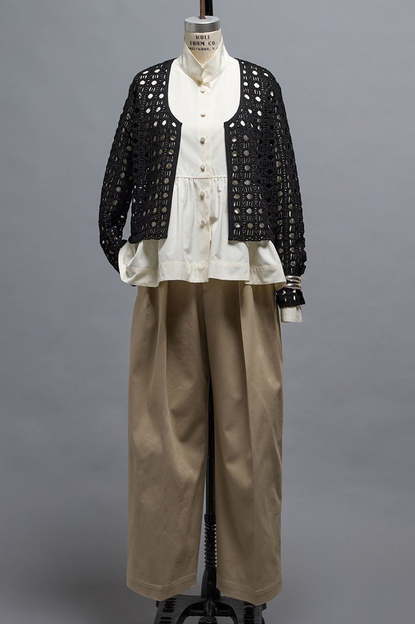 【マルティニーク/martinique】の【l heritage martinique】PL/CO高密度タフタスタンドカラーシャツ 人気、トレンドファッション・服の通販 founy(ファニー) 　ファッション　Fashion　レディースファッション　Fashion for Women　トップス・カットソー　Cut & Sew Tops　シャツ・ブラウス・オフィスカジュアル　Elegant Blouses & Button-Ups　エレガント 上品　Elegant　ヴィンテージ　Vintage Style　コンパクト　Compact, Small Size　スタンダード　Standard, Basic　スリーブ　Sleeve, Long Sleeve / Short Sleeve　タイトスカート　Pencil Skirt, Tight Skirt　タフタ　Taffeta, Structured Fabric　バランス　Balance, Style Balance　ペプラム　Peplum, Flared Hem　ボトム　Bottoms, Lower Wear　ロング　Long, Long-Length　再入荷　Restock / Back in Stock　おすすめ　Recommended / Our Picks　セレモニー　Ceremony　other-2|ID: prp329100004346209 ipo3291000000032705272