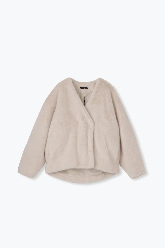 【レリル/lelill】のCOZYファーJK インテリア・キッズ・メンズ・レディースファッション・服の通販 founy(ファニー) https://founy.com/ ファッション Fashion レディースファッション Fashion for Women アウター Coat / Outerwear Collection コート・ロングコート・ピーコート Long Coats, Peacoats & More ショート Short, Short Length フェイクファー Faux Fur, Imitation Fur ブルゾン Blouson, Bomber Jacket |ID: prp329100004347176 ipo3291000000036784535