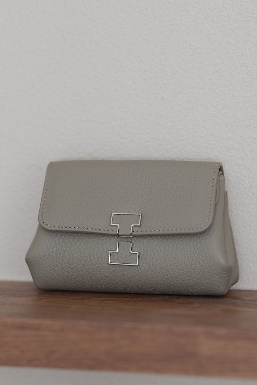 【イアクッチ/IACUCCI】のアバ ウォレット CERVO 人気、トレンドファッション・服の通販 founy(ファニー) 　ファッション　Fashion　レディースファッション　Fashion for Women　ミニ財布・二つ折り財布　Wallets & Card Cases　バッグ　Bags　アクセサリー　Fashion Accessories　ウォレット　Wallet　コイン　Coin, Coin Design　シルバー　Silver, Metallic Silver　トレンド　Trend, Trending Now　フォルム　Silhouette, Form　ポケット　Pocket, Pocket Detail　メタル　Metal, Metal Parts　ラウンド　Round, Round Neck　リップ　Lip, Lip Motif　人気　Popular, Best Seller　財布　Wallet, Purse　 other-1|ID: prp329100004349091 ipo3291000000032783469