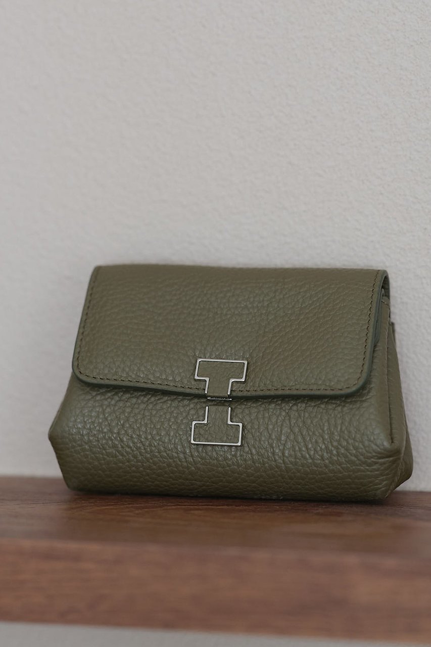 【イアクッチ/IACUCCI】のアバ ウォレット CERVO インテリア・キッズ・メンズ・レディースファッション・服の通販 founy(ファニー) 　ファッション　Fashion　レディースファッション　Fashion for Women　ミニ財布・二つ折り財布　Wallets & Card Cases　バッグ　Bags　アクセサリー　Fashion Accessories　ウォレット　Wallet　コイン　Coin, Coin Design　シルバー　Silver, Metallic Silver　トレンド　Trend, Trending Now　フォルム　Silhouette, Form　ポケット　Pocket, Pocket Detail　メタル　Metal, Metal Parts　ラウンド　Round, Round Neck　リップ　Lip, Lip Motif　人気　Popular, Best Seller　財布　Wallet, Purse　ダークグリーン|ID: prp329100004349091 ipo3291000000032783477