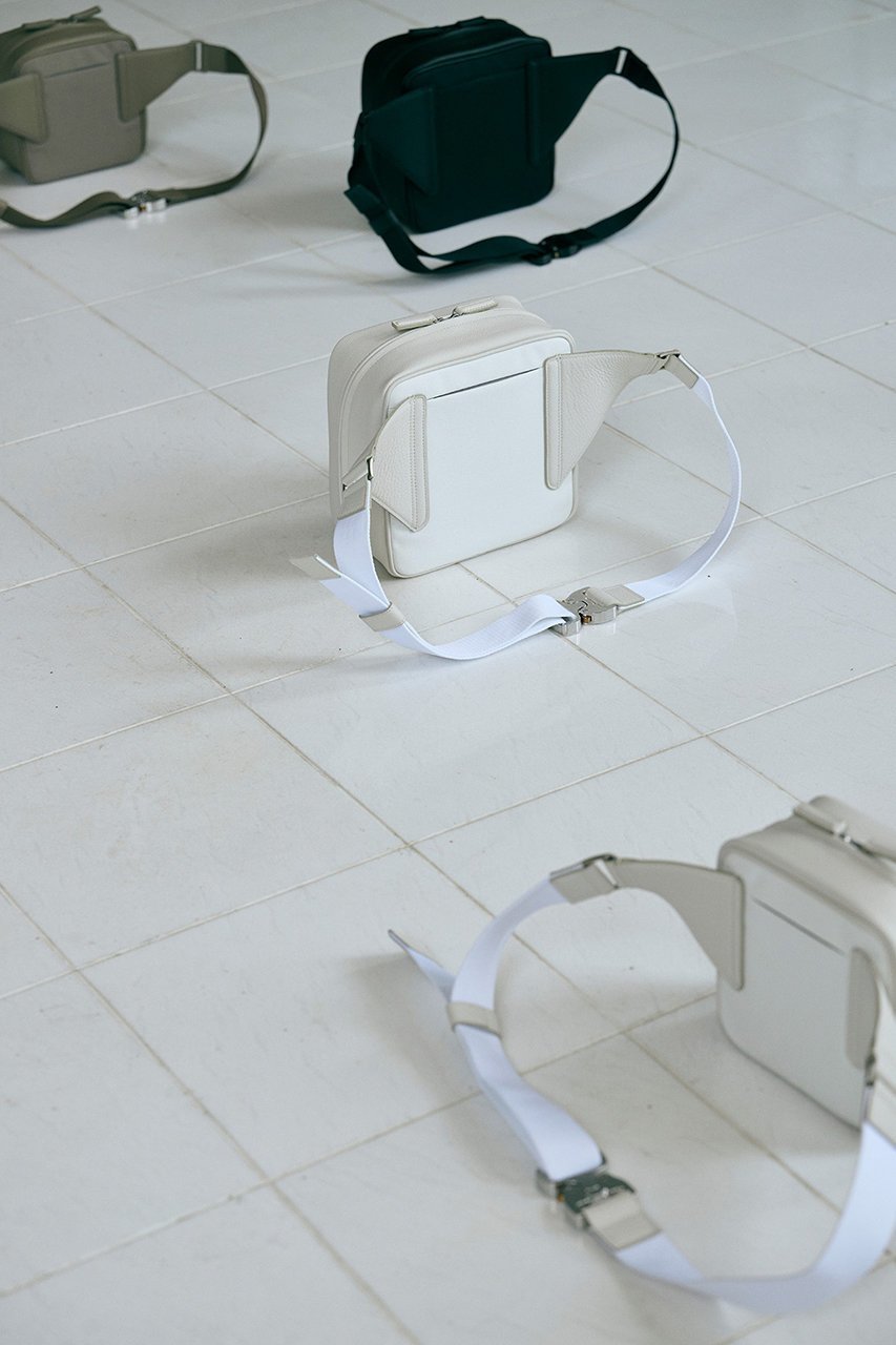 【オブジェクツアイオー/objcts.io】のウィークエンドカメラバッグ ミディアム 人気、トレンドファッション・服の通販 founy(ファニー) 　ファッション　Fashion　レディースファッション　WOMEN　ポーチ　Pouches　カメラ　Camera　クッション　Cushion　コンパクト　Compact　スタイリッシュ　Stylish　フォルム　Form　フラット　Flat　ポケット　Pocket　ポーチ　Pouch　ユニセックス　Unisex　再入荷　Restock/Back In Stock/Re Arrival　iPhone アイフォーン　Iphone　other-8|ID: prp329100004349098 ipo3291000000031351435