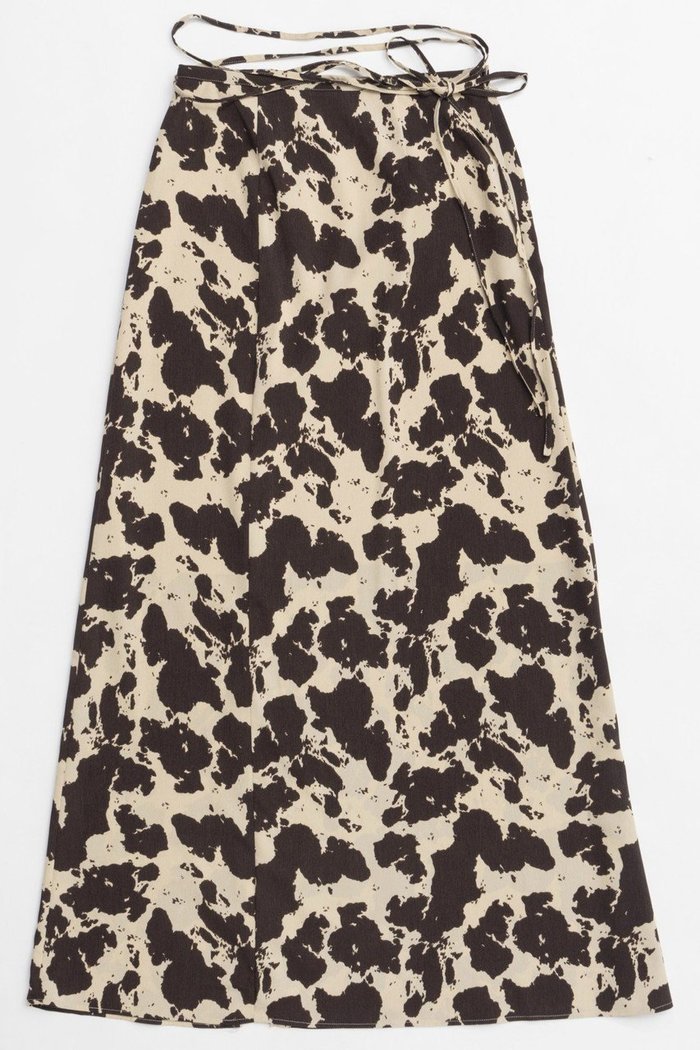【メゾンスペシャル/MAISON SPECIAL】のCOW Printed Maxi Skirt/COWプリントマキシスカート インテリア・キッズ・メンズ・レディースファッション・服の通販 founy(ファニー) https://founy.com/ ファッション Fashion レディースファッション WOMEN スカート Skirt ロングスカート Long Skirt アニマル Animal サテン Satin ドレープ Drape ラップ Wrap ロング Long おすすめ Recommend |ID: prp329100004350316 ipo3291000000030380500
