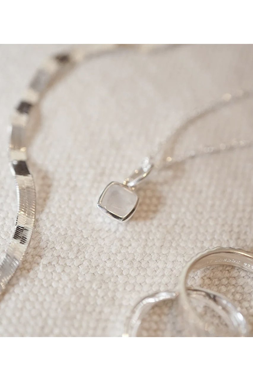 【デイジー ロンドン/DAISY LONDON】のJUNE-MOONSTONE SLV ネックレス 人気、トレンドファッション・服の通販 founy(ファニー) 　ファッション　Fashion　レディースファッション　Fashion for Women　ジュエリー　Jewelry　ネックレス　Necklaces & Pendants　ストーン　Stone, Gem-Like　チェーン　Chain, Chain Strap　ツイスト　Tweed, Tweed Fabric　ネックレス　Necklace, Pendant Necklace　ボックス　Boxy, Box Shape　旅行　Travel　other-7|ID: prp329100004352072 ipo3291000000035756528