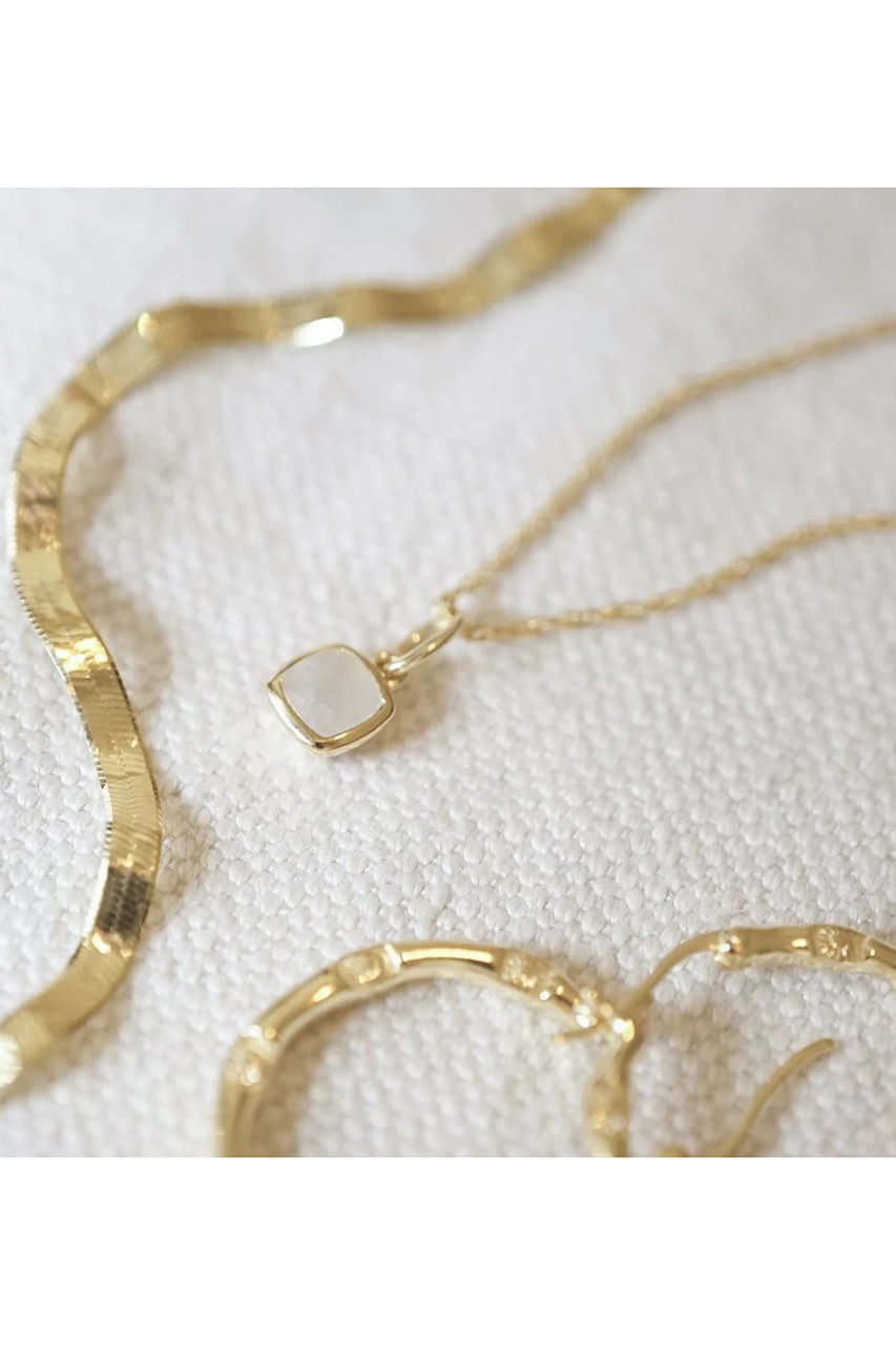 【デイジー ロンドン/DAISY LONDON】のJUNE-MOONSTONE GP ネックレス 人気、トレンドファッション・服の通販 founy(ファニー) 　ファッション　Fashion　レディースファッション　Fashion for Women　ジュエリー　Jewelry　ネックレス　Necklaces & Pendants　ストーン　Stone, Gem-Like　チェーン　Chain, Chain Strap　ツイスト　Tweed, Tweed Fabric　ネックレス　Necklace, Pendant Necklace　ボックス　Boxy, Box Shape　other-7|ID: prp329100004352073 ipo3291000000035756536