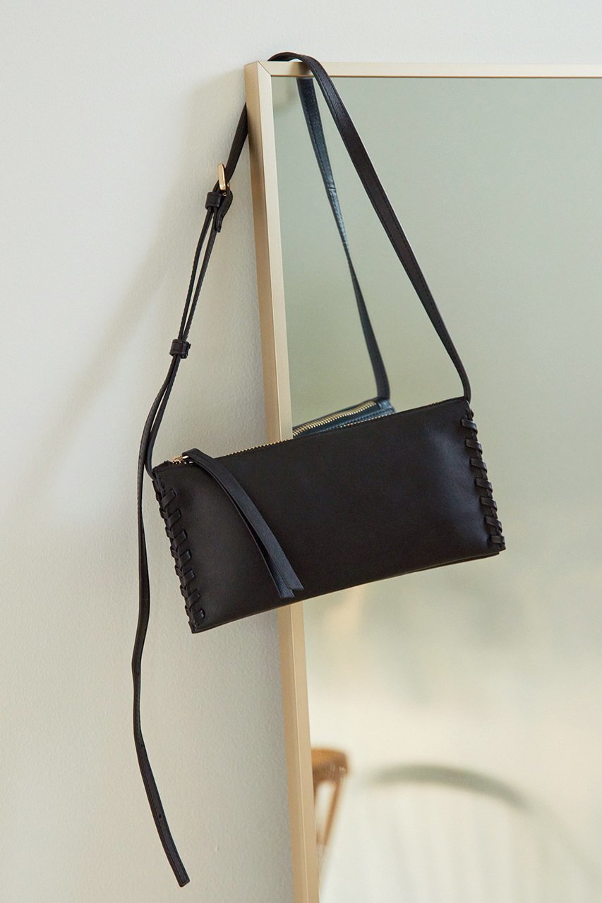 【ウィムガゼット/Whim Gazette】の【Hoaw.】ウォレット2WAY BAG インテリア・キッズ・メンズ・レディースファッション・服の通販 founy(ファニー) 　ファッション　Fashion　レディースファッション　Fashion for Women　バッグ　Bags　アクセサリー　Fashion Accessories　ウォレット　Wallet　シューズ　Shoes, Footwear　ショルダー　Shoulder, Shoulder Strap　シルバー　Silver, Metallic Silver　シンプル　Simple, Minimal　チェーン　Chain, Chain Strap　トリミング　Trimming, Decorative Edge　なめらか　Smooth, Silky Texture　ハンド　Hand, Handmade　フラット　Flat, Flat Shoes　ベーシック　Basic, Essential　おすすめ　Recommended / Our Picks　エレガント 上品　Elegant　ブラック|ID: prp329100004352234 ipo3291000000032783570