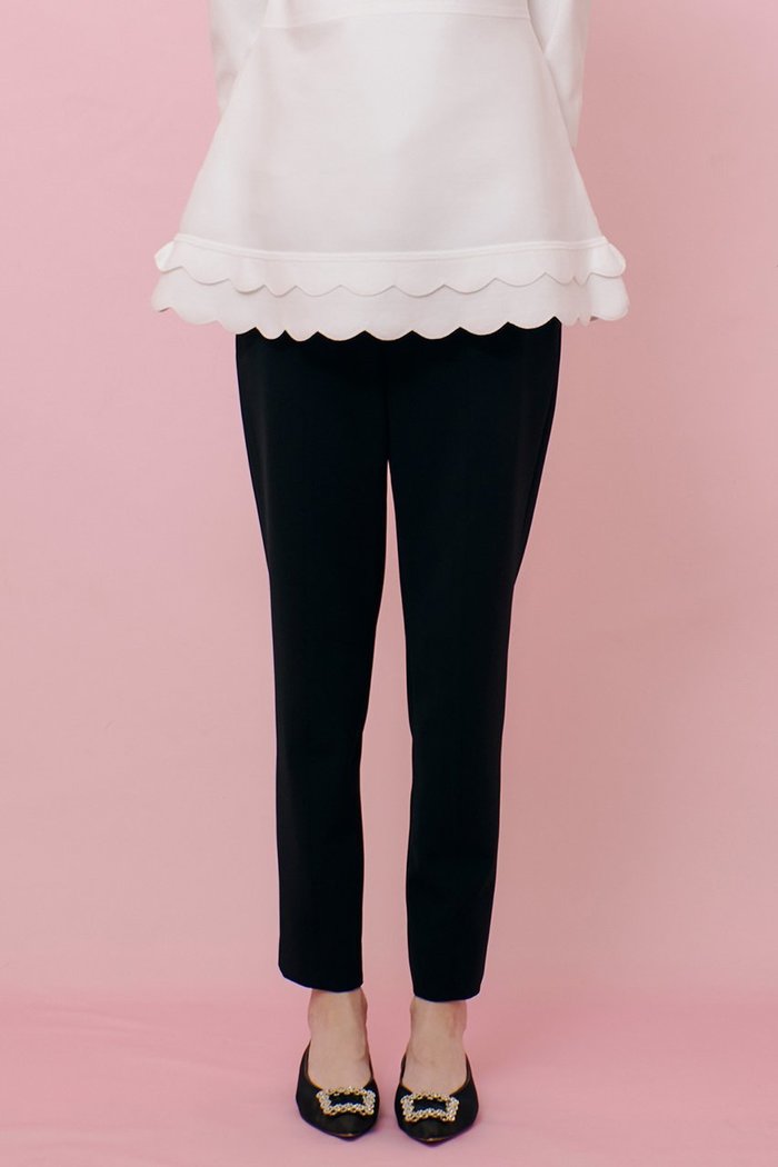 【アルアバイル/allureville】の【LOULOU WILLOUGHBY】ダブルクロスバックスリットパンツ インテリア・キッズ・メンズ・レディースファッション・服の通販 founy(ファニー) https://founy.com/ ファッション Fashion レディースファッション WOMEN パンツ Pants バッグ Bag ストレッチ Stretch スリット Slit エレガント 上品 Elegant 定番 Standard |ID: prp329100004357143 ipo3291000000030449565