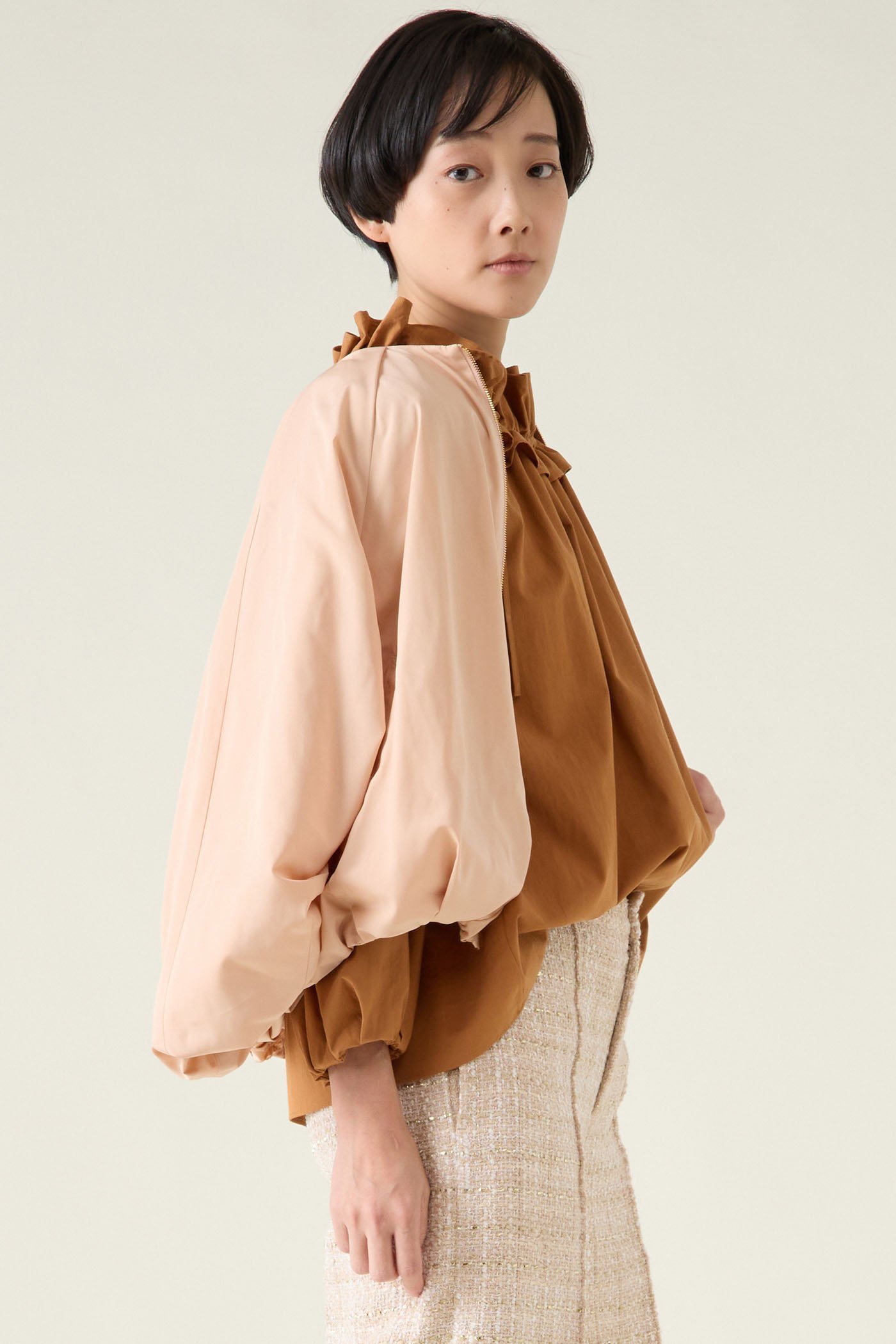 【マルティニーク/martinique】のハイカウントタフタブルゾン 人気、トレンドファッション・服の通販 founy(ファニー) 　ファッション　Fashion　レディースファッション　Fashion for Women　アウター　Coat / Outerwear Collection　レディースジャケット・軽アウター　Jackets　ブルゾンジャケット・スポーティアウター　Blouson Jackets　おすすめ　Recommended / Our Picks　イタリア　Italy　ギャザー　Gathered, Ruffled　ジャケット　Jacket, Outerwear　スリム　Slim, Slim Fit　タフタ　Taffeta, Structured Fabric　バランス　Balance, Style Balance　フォルム　Silhouette, Form　ブルゾン　Blouson, Bomber Jacket　ポケット　Pocket, Pocket Detail　ロング　Long, Long-Length　エレガント 上品　Elegant　再入荷　Restock / Back in Stock　軽量　Lightweight, Ultra Light　other-2|ID: prp329100004358355 ipo3291000000032705838