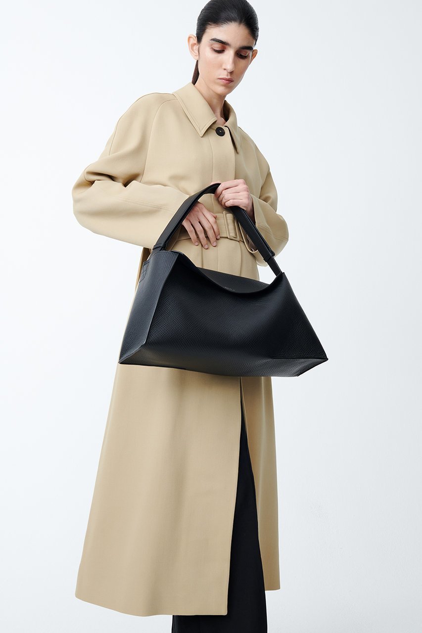 【スタジオ ニコルソン/STUDIO NICHOLSON】の【UNISEX】SHIBORU レザーショルダーバッグ 人気、トレンドファッション・服の通販 founy(ファニー) 　ファッション　Fashion　レディースファッション　Fashion for Women　バッグ　Bags　ユニセックス　Unisex, Genderless　シンプル　Simple, Minimal　フィット　Fit, Slim Fit　モダン　Modern, Contemporary　ラップ　Wrap, Wrap Design　other-2|ID: prp329100004358424 ipo3291000000032782914