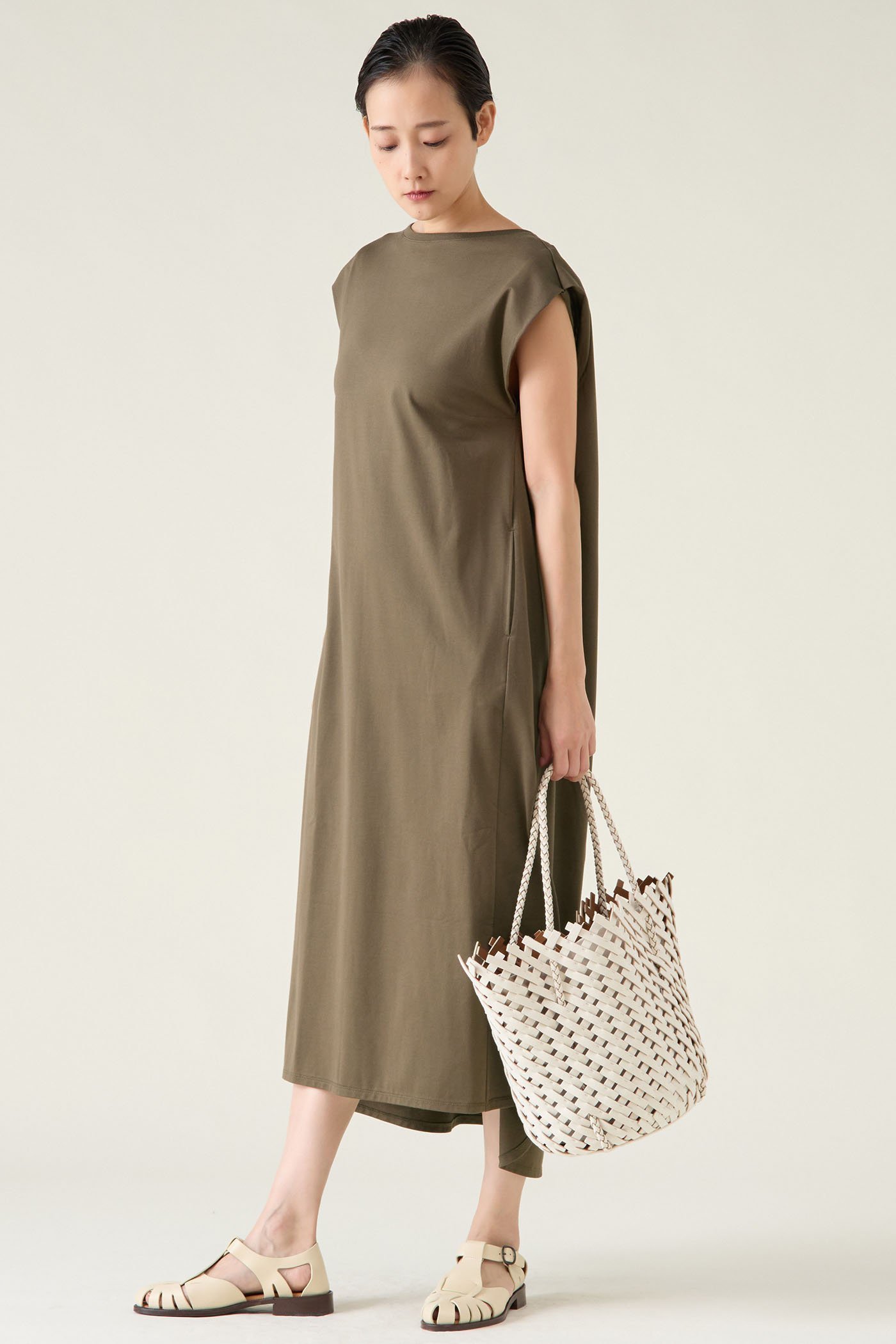【マルティニーク/martinique】の《別注》【COGTHEBIGSMOKE】 LINDSEY FRENCH SLEEVE DRESS 人気、トレンドファッション・服の通販 founy(ファニー) 　ファッション　Fashion　レディースファッション　Fashion for Women　ワンピース　Dresses　フォーマル・パーティードレス・結婚式用ドレス　Elegant & Casual Dresses　チュニック　Tunic Tops & Dresses　コレクション　Collection, Seasonal Line　チュニック　Tunic, Long Top　トレンド　Trend, Trending Now　ドレス　Dress, One-Piece　なめらか　Smooth, Silky Texture　別注　Limited Edition, Custom Order　リアル　Real, Realistic　ロング　Long, Long-Length　ロンドン　London Style, British Inspired　日本製　Made In Japan　夏　Summer　エレガント 上品　Elegant　other-4|ID: prp329100004364204 ipo3291000000032861790