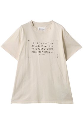 【メゾン マルジェラ/MAISON MARGIELA】のロゴプリントTシャツ 人気、トレンドファッション・服の通販 founy(ファニー) ファッション Fashion レディースファッション WOMEN トップス・カットソー Tops/Tshirt シャツ/ブラウス Shirts/Blouses ロング / Tシャツ T-Shirts カットソー Cut and Sewn 2025年 2025 2025春夏・S/S Ss,Spring/Summer,2025 ショート Short スリーブ Sleeve フロント Front プリント Print 夏 Summer 春 Spring S/S・春夏 Ss・Spring/Summer |ID:prp329100004369505