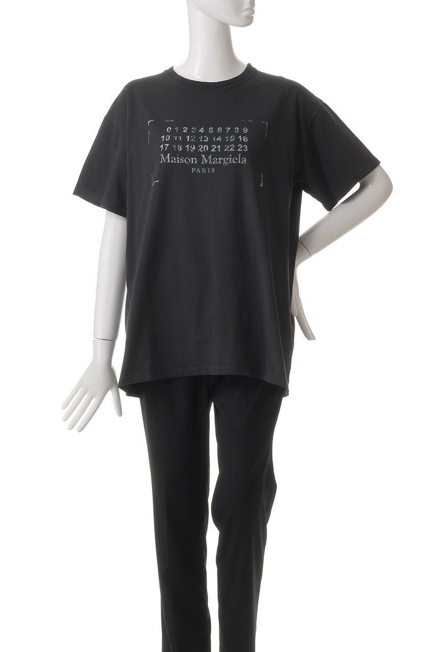 【メゾン マルジェラ/MAISON MARGIELA】のロゴプリントTシャツ 人気、トレンドファッション・服の通販 founy(ファニー) 　ファッション　Fashion　レディースファッション　Fashion for Women　トップス・カットソー　Cut & Sew Tops　シャツ・ブラウス・オフィスカジュアル　Elegant Blouses & Button-Ups　ロングTシャツ・Tシャツ　Longline T-Shirts & Tees　カットソー・ベーシックTシャツ　Cut-and-Sewn Tops / Stretch Tees & Basics　ショート　Short, Short Length　スリーブ　Sleeve, Long Sleeve / Short Sleeve　フロント　Front, Front Design　プリント　Print, Printed Pattern　other-2|ID: prp329100004369505 ipo3291000000032877062