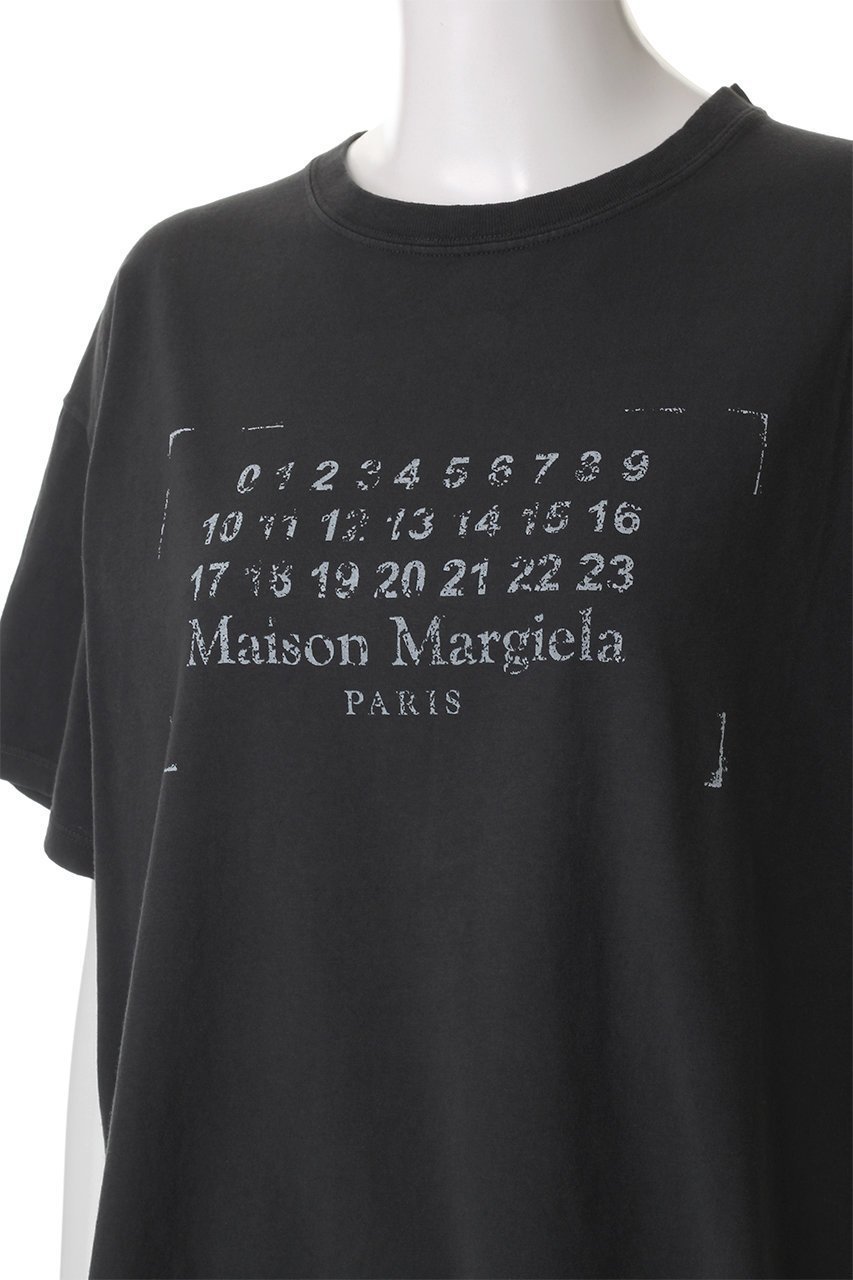 【メゾン マルジェラ/MAISON MARGIELA】のロゴプリントTシャツ 人気、トレンドファッション・服の通販 founy(ファニー) 　ファッション　Fashion　レディースファッション　Fashion for Women　トップス・カットソー　Cut & Sew Tops　シャツ・ブラウス・オフィスカジュアル　Elegant Blouses & Button-Ups　ロングTシャツ・Tシャツ　Longline T-Shirts & Tees　カットソー・ベーシックTシャツ　Cut-and-Sewn Tops / Stretch Tees & Basics　ショート　Short, Short Length　スリーブ　Sleeve, Long Sleeve / Short Sleeve　フロント　Front, Front Design　プリント　Print, Printed Pattern　other-5|ID: prp329100004369505 ipo3291000000032877079