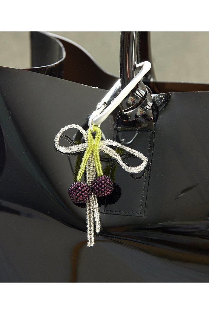 【ウィムガゼット/Whim Gazette】の【Pura Utz】Cherry Bow Carabiner インテリア・キッズ・メンズ・レディースファッション・服の通販 founy(ファニー) https://founy.com/ ファッション Fashion レディースファッション Fashion for Women ガラス Glass, Glassware チェリー Cherry, Cherry Pattern チャーム Charm, Pendant ハンド Hand, Handmade ボトム Bottoms, Lower Wear モチーフ Motif, Design Theme ラップ Wrap, Wrap Design リボン Ribbon, Bow ループ Loop, Loop Knit おすすめ Recommended / Our Picks |ID: prp329100004369508 ipo3291000000032802044
