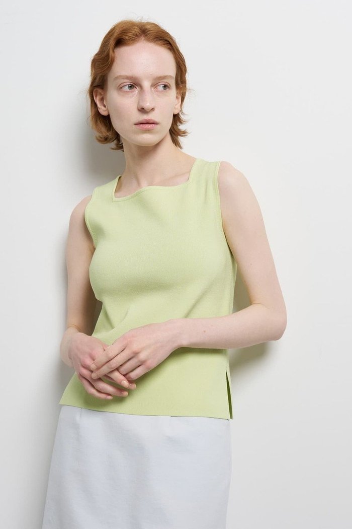 【ランバン オン ブルー/LANVIN en Bleu】のスクエアネックノースリーブニット インテリア・キッズ・メンズ・レディースファッション・服の通販 founy(ファニー) https://founy.com/ ファッション Fashion レディースファッション Fashion for Women トップス・カットソー Cut & Sew Tops ニット Knit Tops & Sweaters キャミソール&ノースリーブ Camisoles & Sleeveless Tops カジュアルプルオーバー・ニットトップス Pullovers & Knit Tops / Casual Pullovers 2026年 2026 インナー Innerwear カーディガン Cardigan, Knitwear ジャケット Jacket, Outerwear スクエア Square, Square Shape デコルテ Décolleté, Neckline ノースリーブ Sleeveless, No-Sleeve ファブリック Fabric, Textile ベーシック Basic, Essential 夏 Summer 春 Spring S/S・春夏 SS, Spring/Summer, Warm Season |ID: prp329100004369514 ipo3291000000035955389