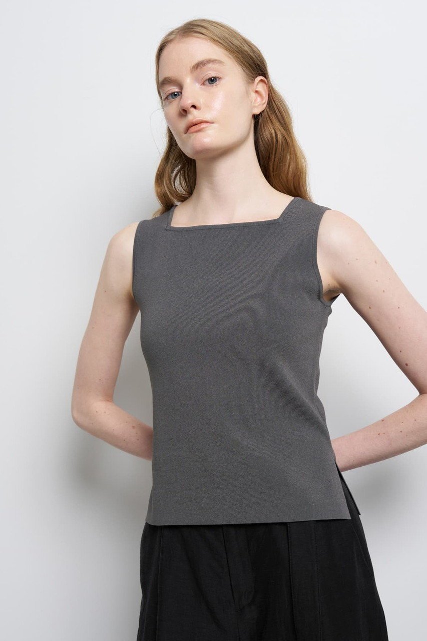 【ランバン オン ブルー/LANVIN en Bleu】のスクエアネックノースリーブニット インテリア・キッズ・メンズ・レディースファッション・服の通販 founy(ファニー) ファッション Fashion レディースファッション Fashion for Women トップス・カットソー Cut & Sew Tops ニット Knit Tops & Sweaters キャミソール&ノースリーブ Camisoles & Sleeveless Tops カジュアルプルオーバー・ニットトップス Pullovers & Knit Tops / Casual Pullovers 2026年 2026 インナー Innerwear カーディガン Cardigan, Knitwear ジャケット Jacket, Outerwear スクエア Square, Square Shape デコルテ Décolleté, Neckline ノースリーブ Sleeveless, No-Sleeve ファブリック Fabric, Textile ベーシック Basic, Essential 夏 Summer 春 Spring S/S・春夏 SS, Spring/Summer, Warm Season グレー|ID: prp329100004369514 ipo3291000000035955391