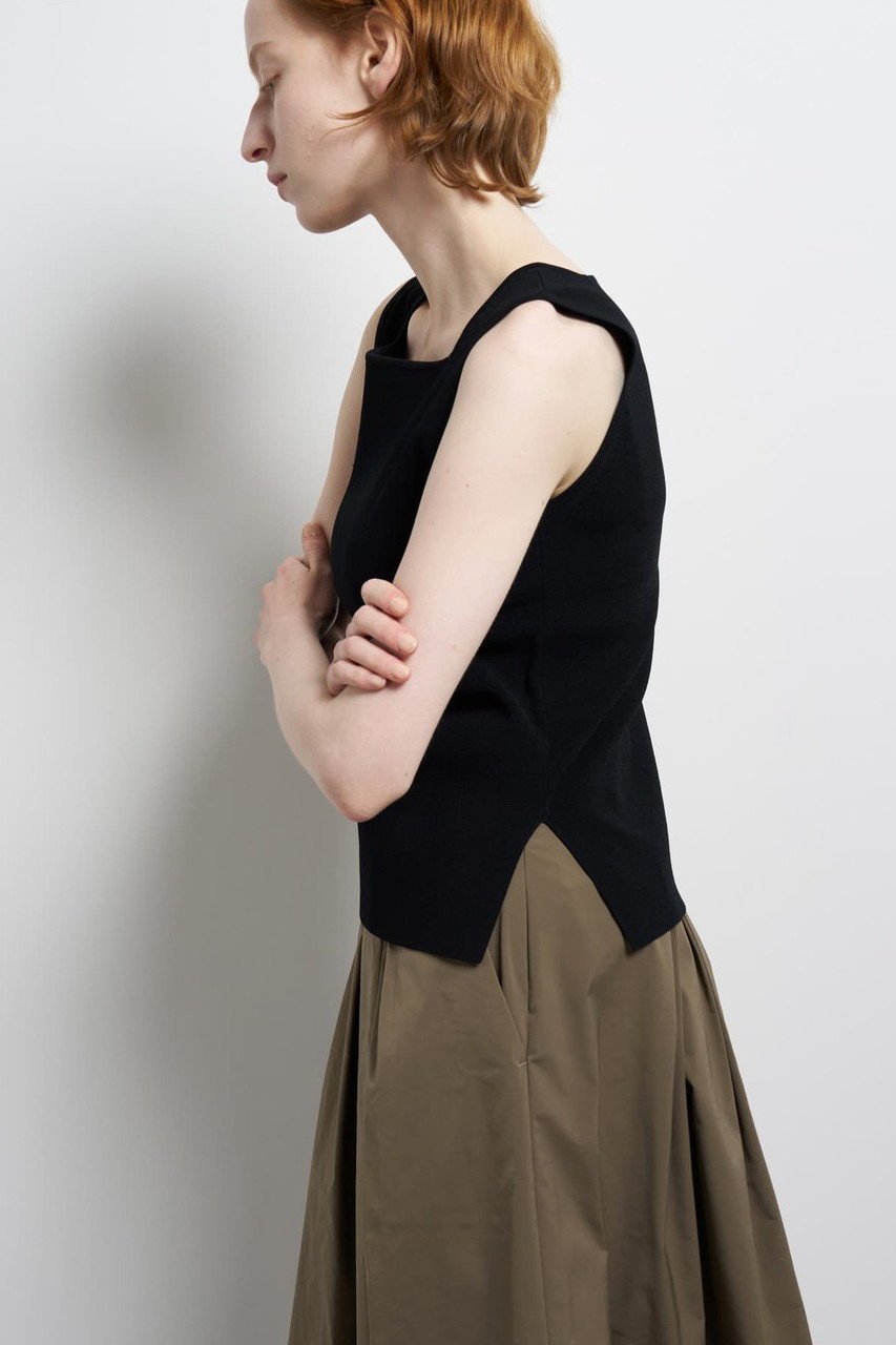 【ランバン オン ブルー/LANVIN en Bleu】のスクエアネックノースリーブニット 人気、トレンドファッション・服の通販 founy(ファニー) ファッション Fashion レディースファッション Fashion for Women トップス・カットソー Cut & Sew Tops ニット Knit Tops & Sweaters キャミソール&ノースリーブ Camisoles & Sleeveless Tops カジュアルプルオーバー・ニットトップス Pullovers & Knit Tops / Casual Pullovers 2026年 2026 インナー Innerwear カーディガン Cardigan, Knitwear ジャケット Jacket, Outerwear スクエア Square, Square Shape デコルテ Décolleté, Neckline ノースリーブ Sleeveless, No-Sleeve ファブリック Fabric, Textile ベーシック Basic, Essential 夏 Summer 春 Spring S/S・春夏 SS, Spring/Summer, Warm Season other-2|ID: prp329100004369514 ipo3291000000035955393